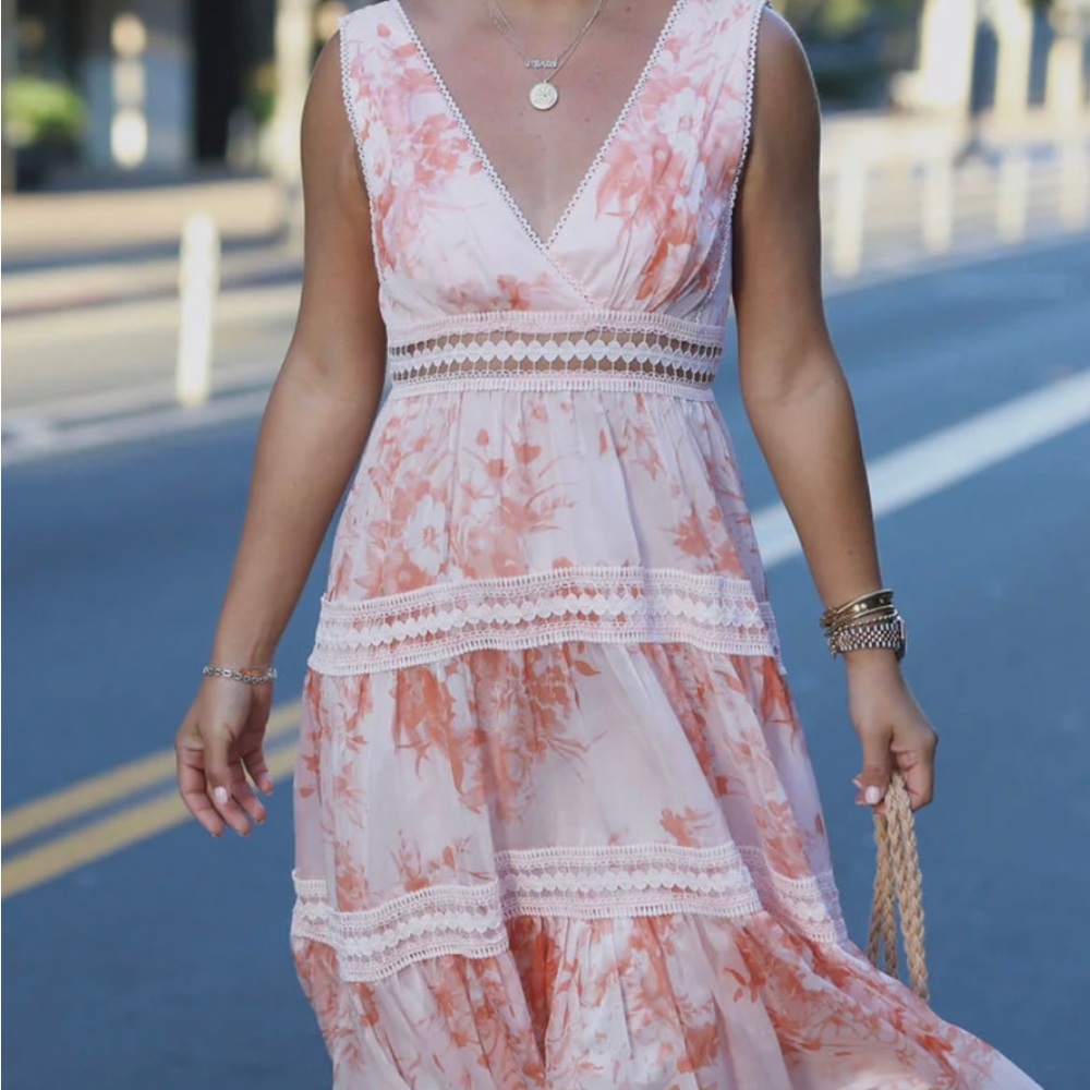 VICI JACLYN FLORAL CROCHET LACE TIERED MAXI DRESS - Large